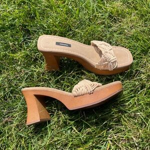 Vintage Y2K Xhilaration platform chunky heeled sandals size 6 crochet boho‎